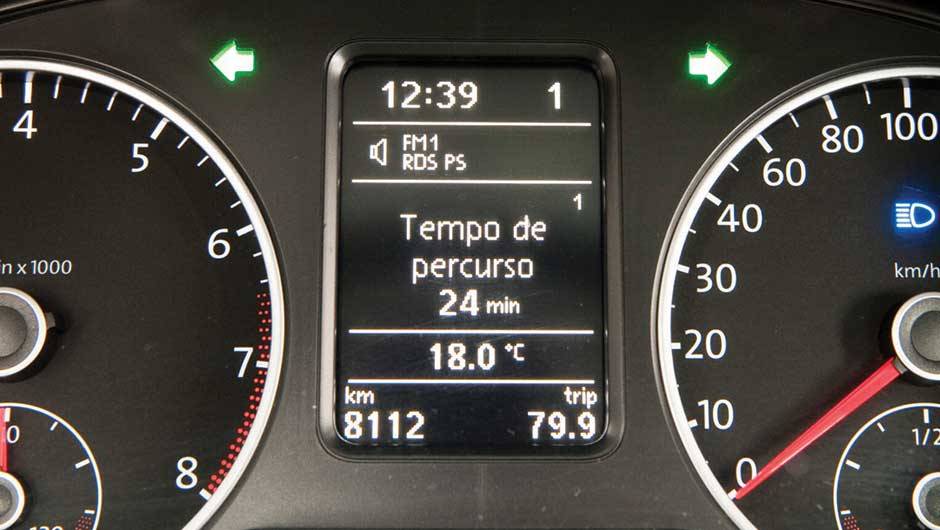 Em D, visor mostra marcha em uso Em D, visor mostra marcha em uso