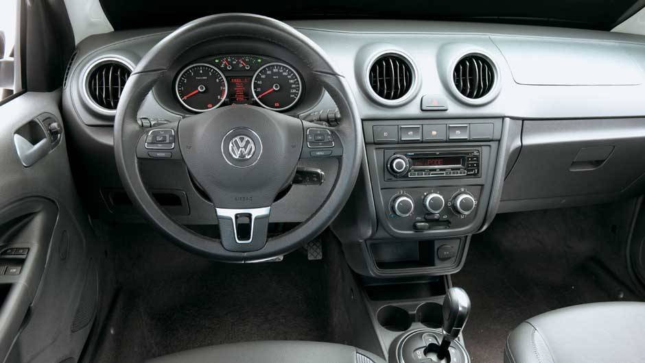 Comandos de câmbio no volante são itens opcionais Comandos de câmbio no volante são itens opcionais