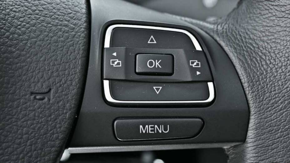 Ajuste de altura e distância é de série Ajuste de altura e distância é de série