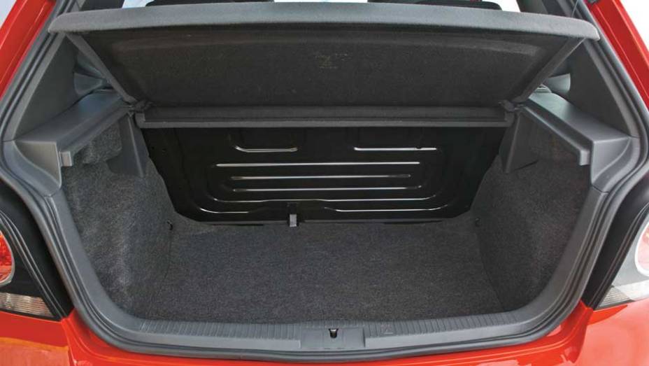 Porta-malas é pequeno, apenas 250 litros Porta-malas é pequeno, apenas 250 litros