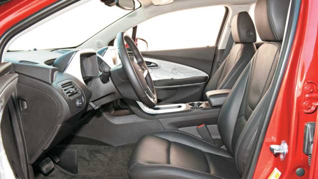 Os bancos dianteiros têm aquecimento | <a href="https://beta-develop.quatrorodas.abril.com.br/carros/chevrolet-volt-637764.shtml" rel="migration">Leia mais</a> Os bancos dianteiros têm aquecimento | <a href="https://beta-develop.quatrorodas.abril.com.br/carros/chevrolet-volt-637764.shtml" rel="migration">Leia mais</a>