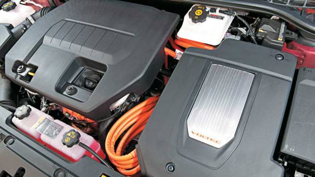 Os motores ficam na dianteira | <a href="https://beta-develop.quatrorodas.abril.com.br/carros/chevrolet-volt-637764.shtml" rel="migration">Leia mais</a> Os motores ficam na dianteira | <a href="https://beta-develop.quatrorodas.abril.com.br/carros/chevrolet-volt-637764.shtml" rel="migration">Leia mais</a>