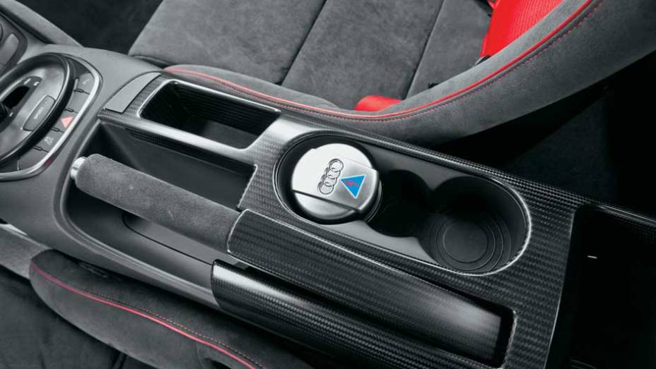 No console h&aacute; uma chave geral | <a href="https://beta-develop.quatrorodas.abril.com.br/carros/testes/aud-r8-gt-641441.shtml" rel="migration">Leia mais</a>
