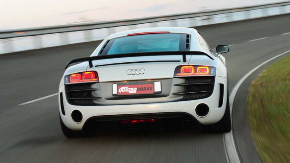 <a href="https://beta-develop.quatrorodas.abril.com.br/carros/testes/aud-r8-gt-641441.shtml" rel="migration">Leia mais</a> <a href="https://beta-develop.quatrorodas.abril.com.br/carros/testes/aud-r8-gt-641441.shtml" rel="migration">Leia mais</a>