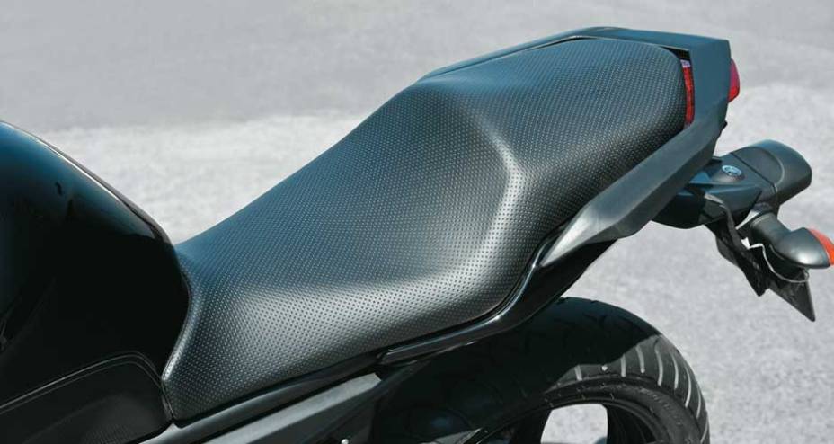 Banco único texturizado com dois níveis Banco único texturizado com dois níveis