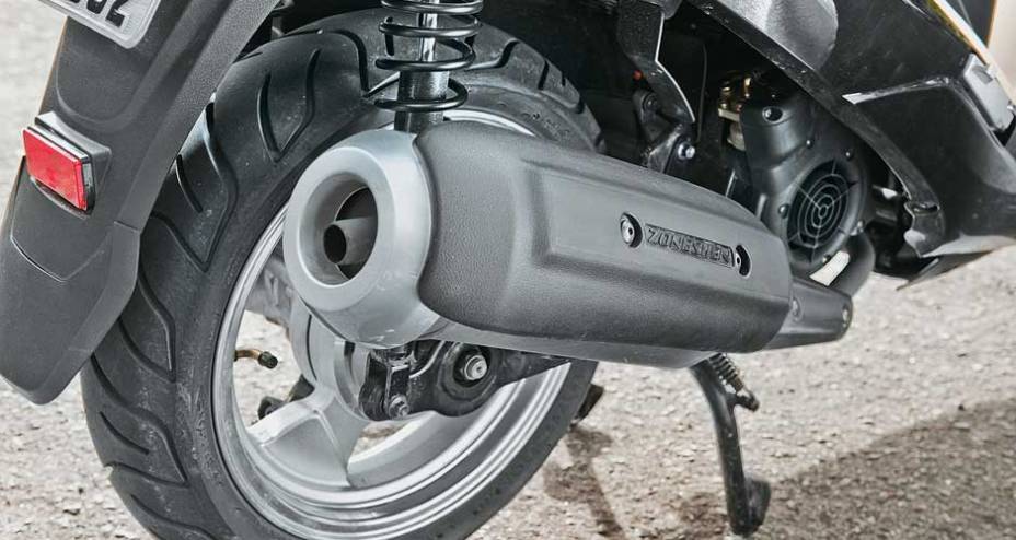 Aros 13 e amortecedores traseiros lá atrás Aros 13 e amortecedores traseiros lá atrás