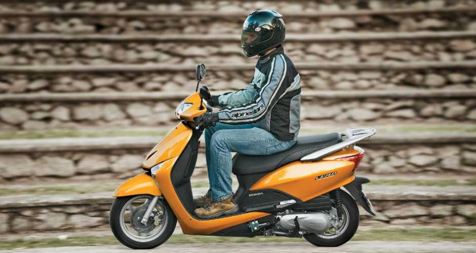 Pequenino, o Lead deixa pilotos mais altos desajeitados Pequenino, o Lead deixa pilotos mais altos desajeitados