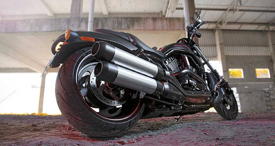 Escapes superpostos insinuam alto poder de fogo, estilo shotgun; a Night Rod tem um jeit&atilde;o street fighter
