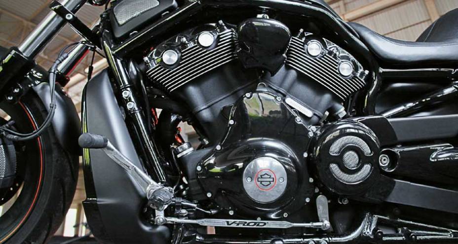 O ponto alto &eacute; o motor Revolution, V2 a 60 graus de 125 cv e refrigera&ccedil;&atilde;o l&iacute;quida
