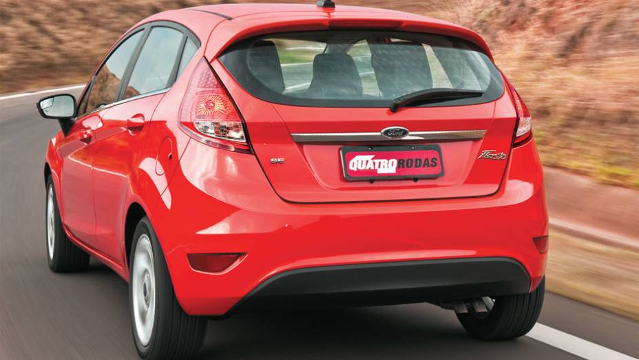 Visual da traseira é o destaque do hatch. Linhas mostram mais equilíbrio que a versão sedã Visual da traseira é o destaque do hatch. Linhas mostram mais equilíbrio que a versão sedã