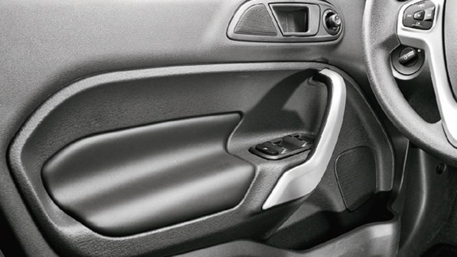 Acabamento inclui peças com espuma Acabamento inclui peças com espuma