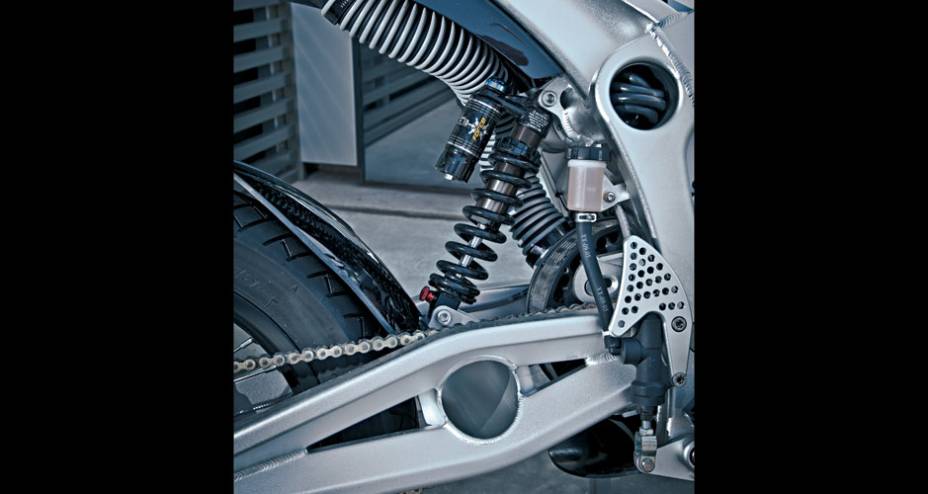 Amortecedor regulável aceita até saltos. Amortecedor regulável aceita até saltos.