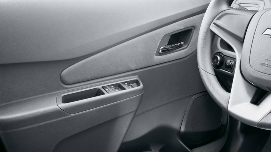 Comandos dos vidros ficam muito recuados Comandos dos vidros ficam muito recuados