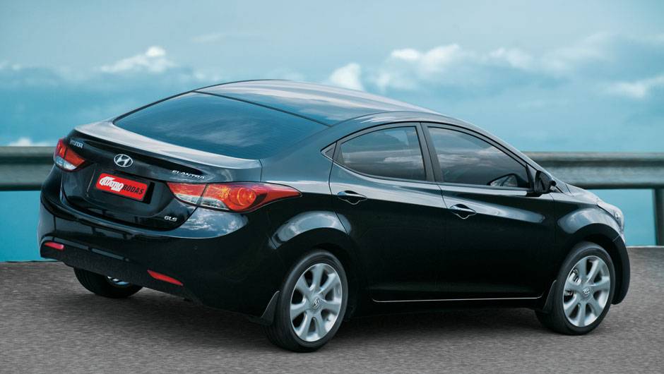 Traseira curta faz o Elantra parecer um hatchback Traseira curta faz o Elantra parecer um hatchback