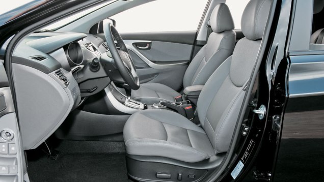 Banco do motorista tem ajustes el&eacute;tricos