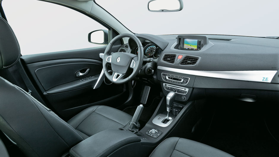Interior &eacute; quase o mesmo do Fluence comum,...