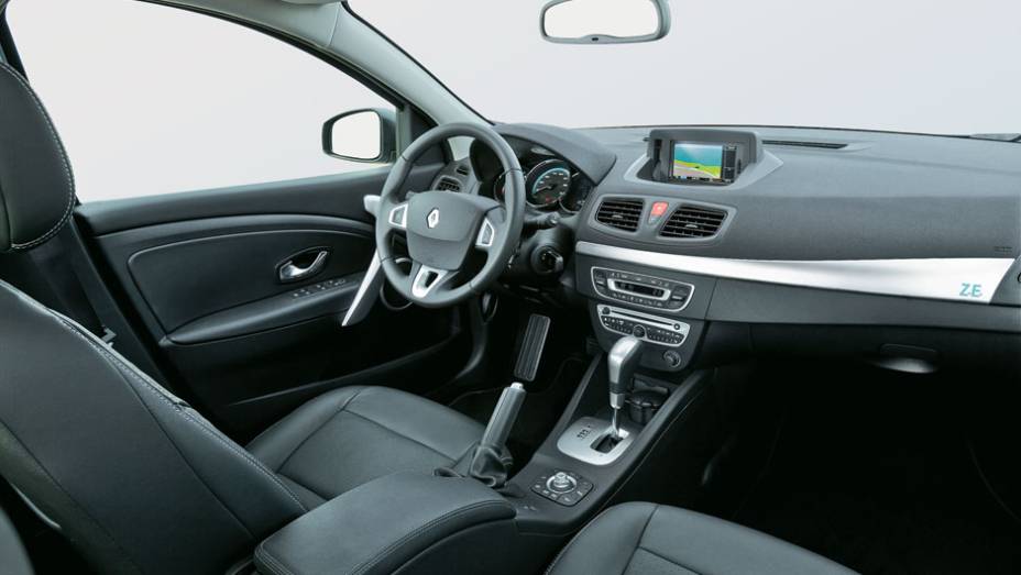 Interior &eacute; quase o mesmo do Fluence comum,...