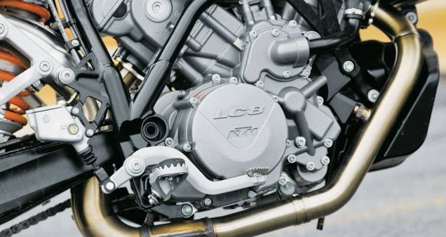 Motor LC8 &eacute; um V2 a 75&ordm;, refrigerado a l&iacute;quido, de 1 litro e 115 cv a 9 000 rpm: empurra com firmeza e transmite confian&ccedil;a.