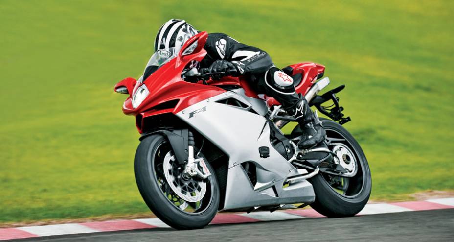 A F4 em seu habitat natural: as pistas de competição. A F4 em seu habitat natural: as pistas de competição.