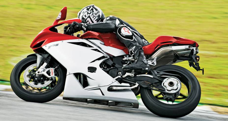 Rec&eacute;m -na ciona liza da, a mv agusta F4 &eacute; um mito que parece cada vez menos distante.