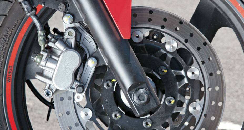 Freios superdimensionados para o modelo Freios superdimensionados para o modelo