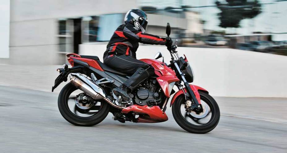 A Next tem pinta de moto maior e visual inspirado na CB 1000R | <a href="https://beta-develop.quatrorodas.abril.com.br/moto/testes/dafra-next-250-x-honda-cb-300r-x-kasinski-comet-gt-250-x-yamaha-fazer-250-693582.shtml" rel="migration">Leia mais</a> A Next tem pinta de moto maior e visual inspirado na CB 1000R | <a href="https://beta-develop.quatrorodas.abril.com.br/moto/testes/dafra-next-250-x-honda-cb-300r-x-kasinski-comet-gt-250-x-yamaha-fazer-250-693582.shtml" rel="migration">Leia mais</a>