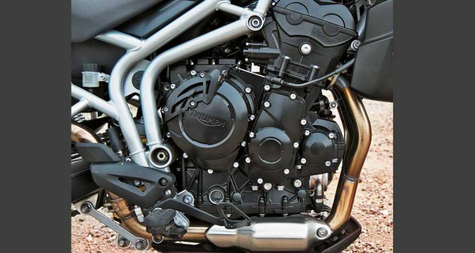 Três cilindros em linha, 799 cc, refrigerado a água: 95 cv a 9 300 rpm | <a href="https://beta-develop.quatrorodas.abril.com.br/moto/testes/triumph-tiger-800-xc-695513.shtml" rel="migration">Leia mais</a> Três cilindros em linha, 799 cc, refrigerado a água: 95 cv a 9 300 rpm | <a href="https://beta-develop.quatrorodas.abril.com.br/moto/testes/triumph-tiger-800-xc-695513.shtml" rel="migration">Leia mais</a>