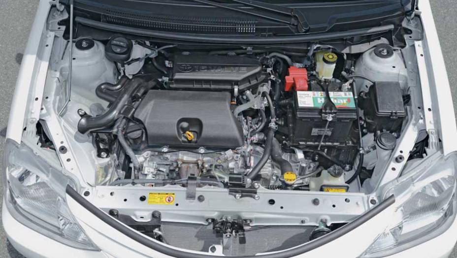 Aparência do motor 1.3 é igual à do 1.5 | <a href="https://beta-develop.quatrorodas.abril.com.br/carros/impressoes/toyota-etios-696271.shtml" rel="migration">Leia mais</a>
