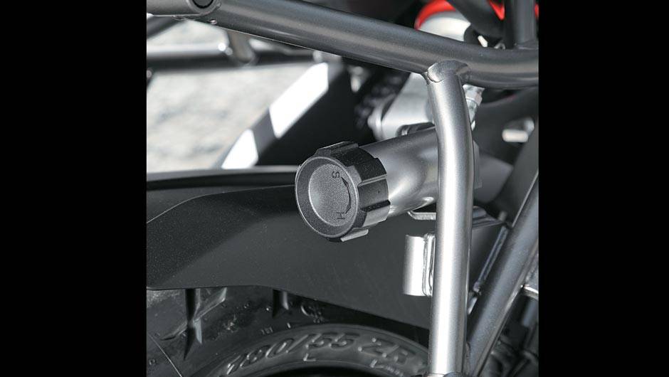 Manípulo de regulagem da suspensão traseira... | <a href="https://beta-develop.quatrorodas.abril.com.br/moto/testes/kawasaki-versys-1000-701235.shtml" rel="migration">Leia mais</a> Manípulo de regulagem da suspensão traseira... | <a href="https://beta-develop.quatrorodas.abril.com.br/moto/testes/kawasaki-versys-1000-701235.shtml" rel="migration">Leia mais</a>