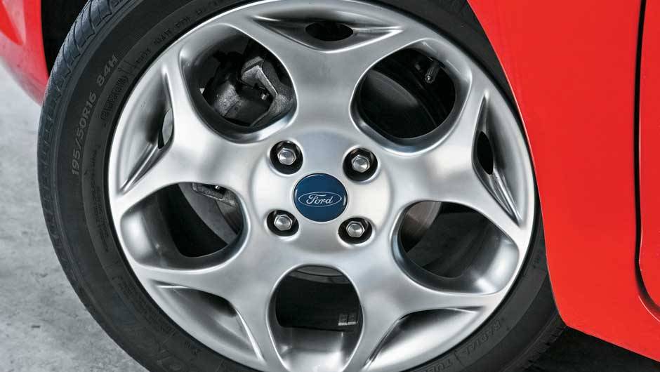 <a href="https://beta-develop.quatrorodas.abril.com.br/carros/comparativos/ford-new-fiesta-x-chevrolet-sonic-699387.shtml" rel="migration">Leia mais</a> <a href="https://beta-develop.quatrorodas.abril.com.br/carros/comparativos/ford-new-fiesta-x-chevrolet-sonic-699387.shtml" rel="migration">Leia mais</a>
