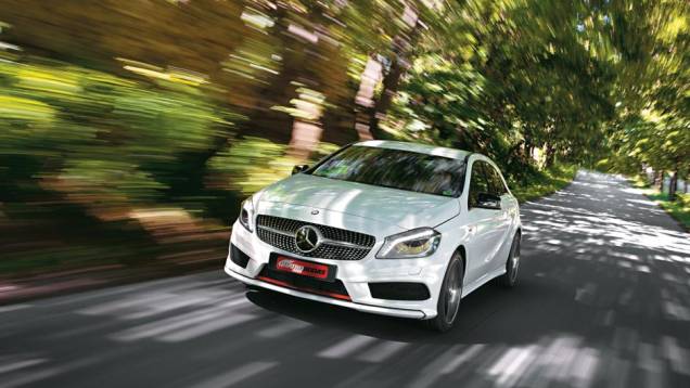 Ele ficou 16 cm mais baixo para poder encarar o A3 e o Série1 | <a href="https://beta-develop.quatrorodas.abril.com.br/carros/impressoes/mercedes-benz-250-699651.shtml" rel="migration">Leia mais</a> Ele ficou 16 cm mais baixo para poder encarar o A3 e o Série1 | <a href="https://beta-develop.quatrorodas.abril.com.br/carros/impressoes/mercedes-benz-250-699651.shtml" rel="migration">Leia mais</a>