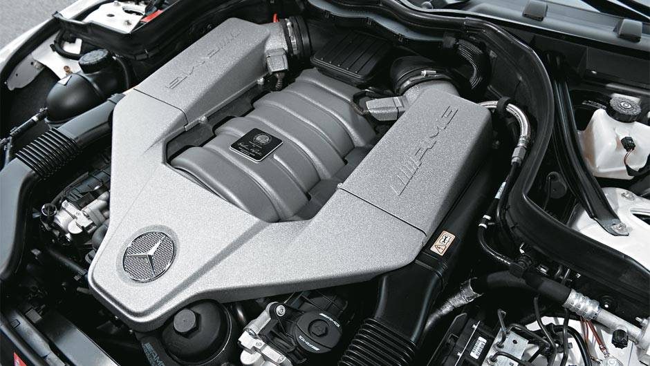 Cada motor AMG é montado por apenas um funcionário | <a href="https://beta-develop.quatrorodas.abril.com.br/carros/testes/mercedes-benz-c-63-amg-black-series-699994.shtml" rel="migration">Leia mais</a> Cada motor AMG é montado por apenas um funcionário | <a href="https://beta-develop.quatrorodas.abril.com.br/carros/testes/mercedes-benz-c-63-amg-black-series-699994.shtml" rel="migration">Leia mais</a>