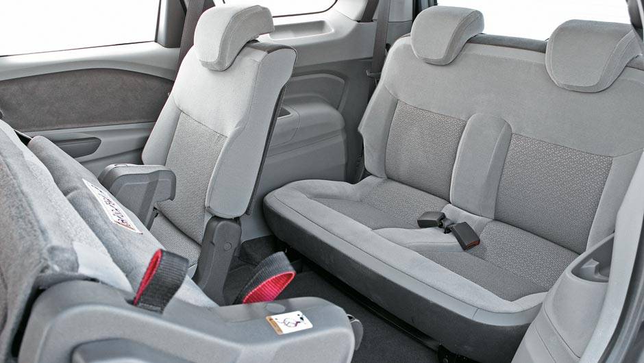 Acessar a fileira de trás é complicado | <a href="https://beta-develop.quatrorodas.abril.com.br/carros/comparativos/chevrolet-spin-x-nissan-grand-livina-700392.shtml" rel="migration">Leia o comparativo</a> - <a href="https://beta-develop.quatrorodas.abril.com.br/galerias/nissan/grand-livi" rel="migration"></a> Acessar a fileira de trás é complicado | <a href="https://beta-develop.quatrorodas.abril.com.br/carros/comparativos/chevrolet-spin-x-nissan-grand-livina-700392.shtml" rel="migration">Leia o comparativo</a> - <a href="https://beta-develop.quatrorodas.abril.com.br/galerias/nissan/grand-livi" rel="migration"></a>