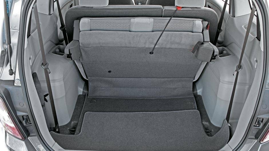 ... e preservava mais espaço na mala | <a href="https://beta-develop.quatrorodas.abril.com.br/carros/comparativos/chevrolet-spin-x-nissan-grand-livina-700392.shtml" rel="migration">Leia o comparativo</a> - <a href="https://beta-develop.quatrorodas.abril.com.br/galerias/nissan/grand-livina-ed-08" rel="migration"></a> ... e preservava mais espaço na mala | <a href="https://beta-develop.quatrorodas.abril.com.br/carros/comparativos/chevrolet-spin-x-nissan-grand-livina-700392.shtml" rel="migration">Leia o comparativo</a> - <a href="https://beta-develop.quatrorodas.abril.com.br/galerias/nissan/grand-livina-ed-08" rel="migration"></a>
