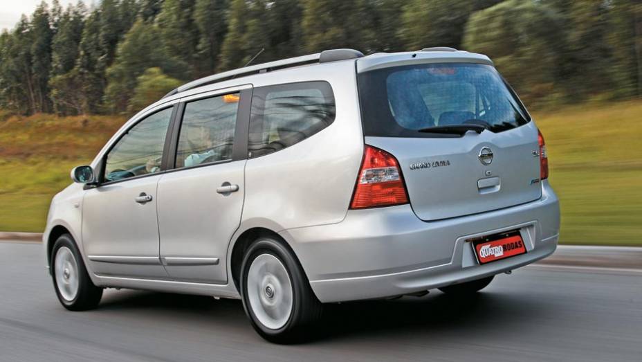 Traseira longa diferencia a versão maior | <a href="https://beta-develop.quatrorodas.abril.com.br/carros/comparativos/chevrolet-spin-x-nissan-grand-livina-700392.shtml" rel="migration">Leia o comparativo</a> - <a href="https://beta-develop.quatrorodas.abril.com.br/galerias/chevrolet/spin-ed-08-" rel="migration"></a>