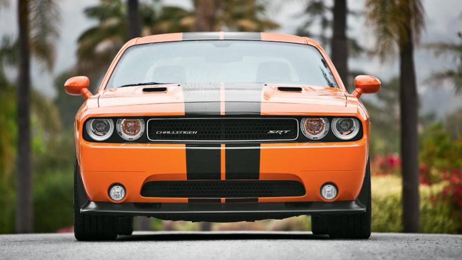 ... spoiler, aerofólio e o motor mais potente da linha | <a href="https://beta-develop.quatrorodas.abril.com.br/salao-do-automovel/2012/carros/challenger-srt8-704000.shtml" rel="migration">Leia mais</a>