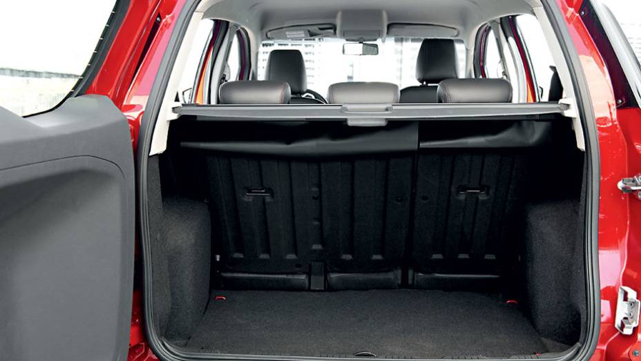 Porta-malas ainda é pequeno, só 362 litros | <a href="https://beta-develop.quatrorodas.abril.com.br/carros/testes/ford-ecosport-freestyle-1-6-16v-699470.shtml" rel="migration">Leia mais</a>