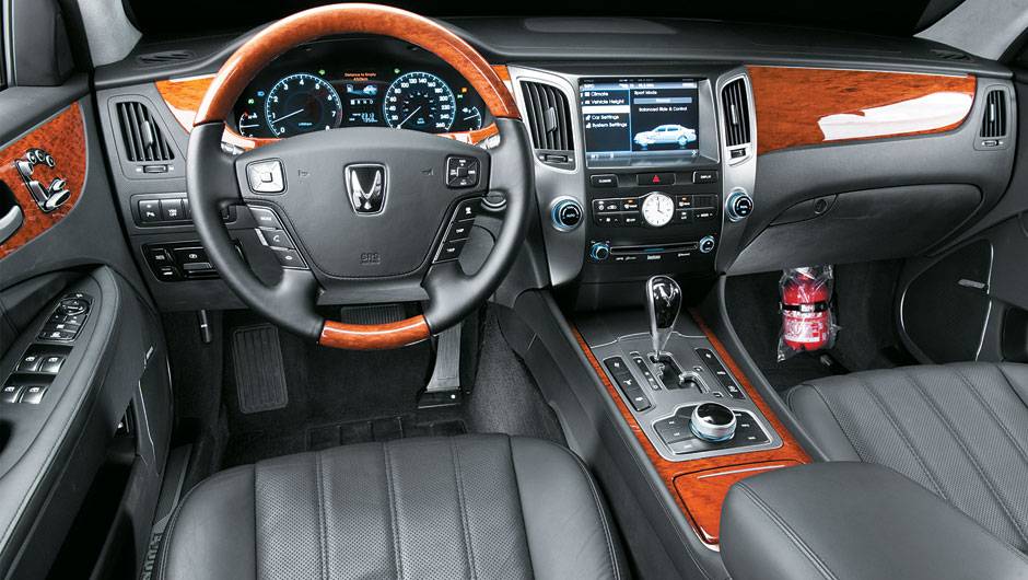 Da traseira, o patrão controla som, ar e, claro, seu próprio banco,... | <a href="https://beta-develop.quatrorodas.abril.com.br/carros/lancamentos/hyundai-equus-vs-460-699012.shtml" rel="migration">Leia mais</a> Da traseira, o patrão controla som, ar e, claro, seu próprio banco,... | <a href="https://beta-develop.quatrorodas.abril.com.br/carros/lancamentos/hyundai-equus-vs-460-699012.shtml" rel="migration">Leia mais</a>