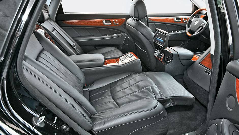 Classe executiva: banco traseiro direito é a área VIP | <a href="https://beta-develop.quatrorodas.abril.com.br/carros/lancamentos/hyundai-equus-vs-460-699012.shtml" rel="migration">Leia mais</a> Classe executiva: banco traseiro direito é a área VIP | <a href="https://beta-develop.quatrorodas.abril.com.br/carros/lancamentos/hyundai-equus-vs-460-699012.shtml" rel="migration">Leia mais</a>
