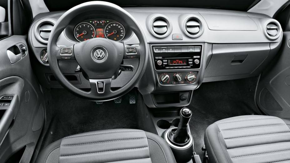 Versão Power tem volante ajustável em altura e profundidade | <a href="https://beta-develop.quatrorodas.abril.com.br/carros/testes/vw-gol-699508.shtml" rel="migration">Leia mais</a>