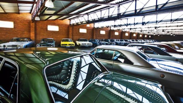 Entre os mais de 40 carros, um de cada ano | <a href="https://beta-develop.quatrorodas.abril.com.br/reportagens/geral/museu-dodge-699798.shtml" rel="migration">Leia mais</a> Entre os mais de 40 carros, um de cada ano | <a href="https://beta-develop.quatrorodas.abril.com.br/reportagens/geral/museu-dodge-699798.shtml" rel="migration">Leia mais</a>
