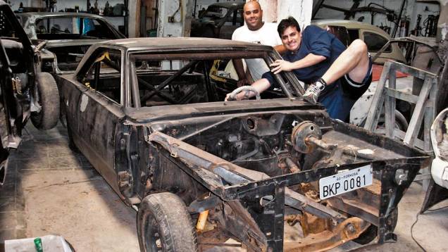 O último Dodge, um Dart 81, foi encontrado sem capô e mecânica. | <a href="https://beta-develop.quatrorodas.abril.com.br/reportagens/geral/museu-dodge-699798.shtml" rel="migration">Leia mais</a> O último Dodge, um Dart 81, foi encontrado sem capô e mecânica. | <a href="https://beta-develop.quatrorodas.abril.com.br/reportagens/geral/museu-dodge-699798.shtml" rel="migration">Leia mais</a>