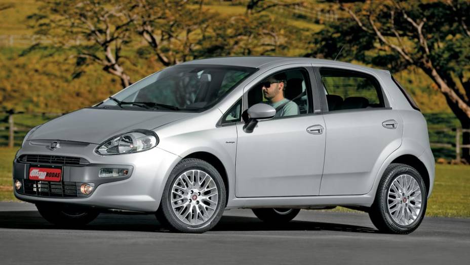 Punto Essence 1.6 Pode vir com câmbio Dualogic, bancos de couro e som, opcionais. Tem o melhor custo-benefício | <a href="https://beta-develop.quatrorodas.abril.com.br/carros/testes/fiat-punto-699955.shtml" rel="migration">Leia mais</a>