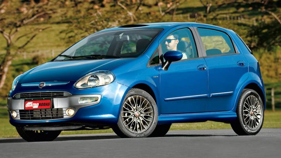 Punto Sporting 1.8 Topo de linha entre os motores aspirados, vem com rodas de 17 polegadas e som com controles no volante | <a href="https://beta-develop.quatrorodas.abril.com.br/carros/testes/fiat-punto-699955.shtml" rel="migration">Leia mais</a>