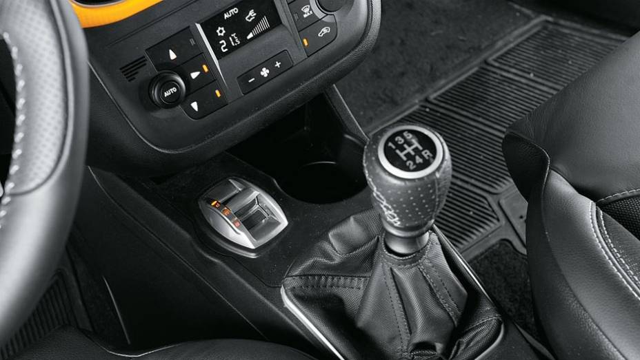 Seletor DNA muda as reações do carro | <a href="https://beta-develop.quatrorodas.abril.com.br/carros/testes/fiat-punto-699955.shtml" rel="migration">Leia mais</a> Seletor DNA muda as reações do carro | <a href="https://beta-develop.quatrorodas.abril.com.br/carros/testes/fiat-punto-699955.shtml" rel="migration">Leia mais</a>