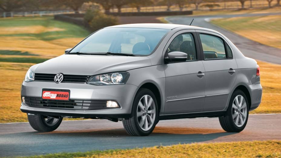 Nova frente deixou o Voyage com cara de VW alemão | <a href="https://beta-develop.quatrorodas.abril.com.br/carros/lancamentos/vw-voyage-comfortline-699016.shtml" rel="migration">Leia mais</a>