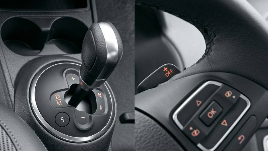 As trocas também podem ser feitas no volante | <a href="https://beta-develop.quatrorodas.abril.com.br/carros/lancamentos/vw-voyage-comfortline-699016.shtml" rel="migration">Leia mais</a>