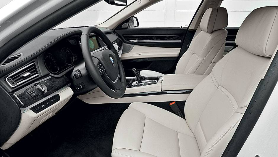 Assentos aquecidos e refrigerados | <a href="https://beta-develop.quatrorodas.abril.com.br/carros/impressoes/bmw-750-li-704546.shtml" rel="migration">Leia mais</a> Assentos aquecidos e refrigerados | <a href="https://beta-develop.quatrorodas.abril.com.br/carros/impressoes/bmw-750-li-704546.shtml" rel="migration">Leia mais</a>