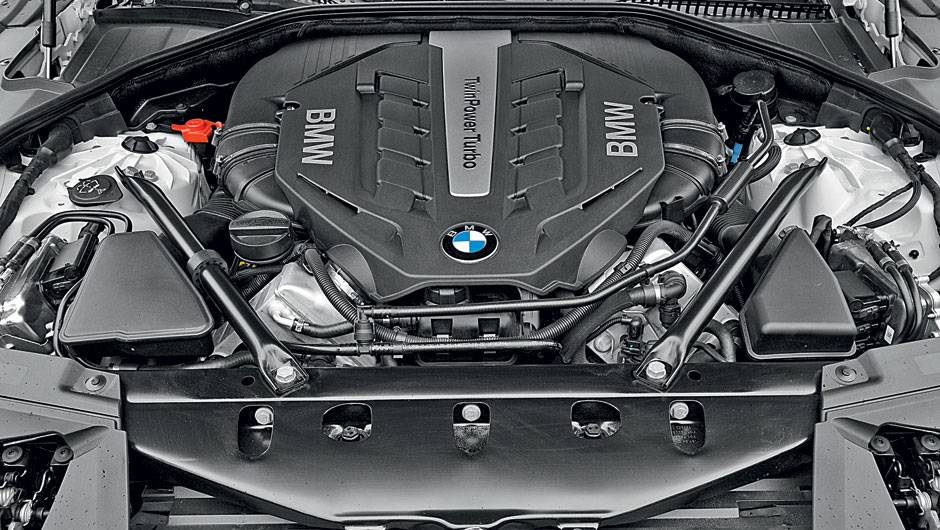 Motor V8 turbo produz 450 cv | <a href="https://beta-develop.quatrorodas.abril.com.br/carros/impressoes/bmw-750-li-704546.shtml" rel="migration">Leia mais</a> Motor V8 turbo produz 450 cv | <a href="https://beta-develop.quatrorodas.abril.com.br/carros/impressoes/bmw-750-li-704546.shtml" rel="migration">Leia mais</a>