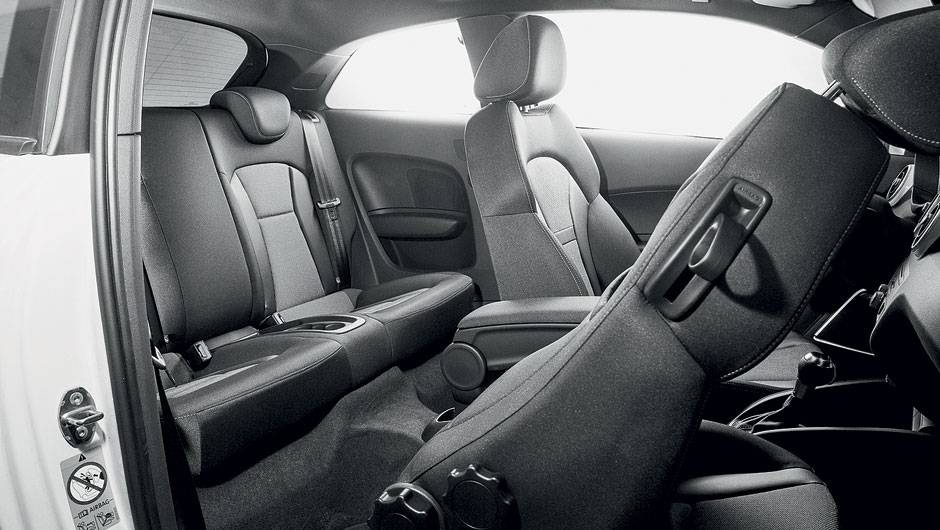 ...sobretudo atrás | <a href="https://beta-develop.quatrorodas.abril.com.br/carros/testes/audi-a1-sport-704018.shtml" rel="migration">Leia mais</a> ...sobretudo atrás | <a href="https://beta-develop.quatrorodas.abril.com.br/carros/testes/audi-a1-sport-704018.shtml" rel="migration">Leia mais</a>